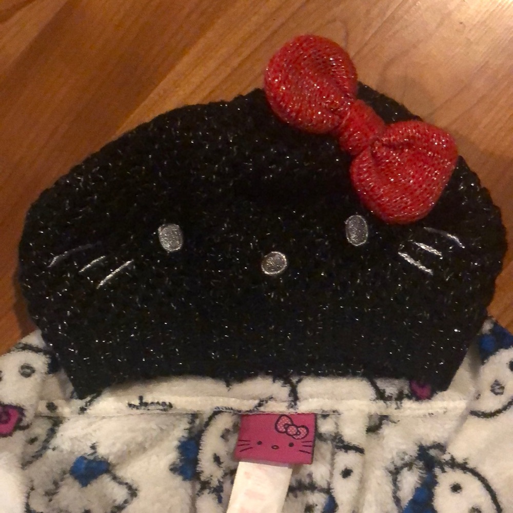 ❣︎Hello Kitty❣︎ Bathrobe - Picture 8 of 8
